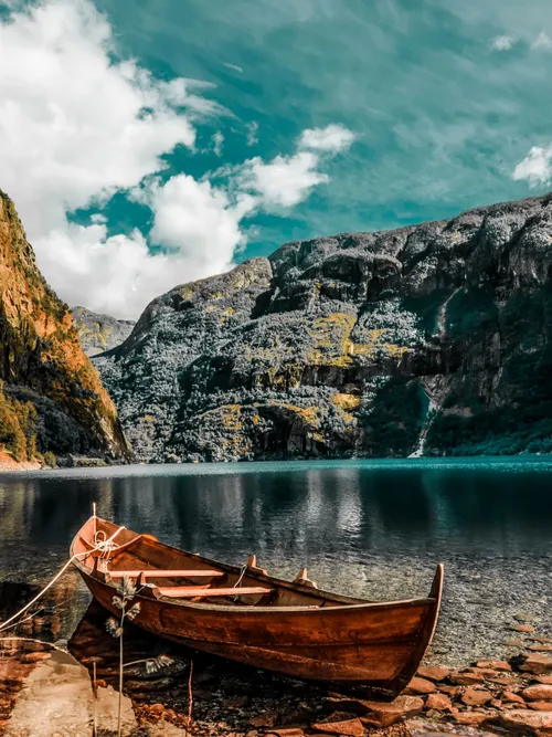 Old canoe on the lake